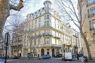 Image de A Stunning 100m2 French Apartment By The Champs Elysees -A Space Of Luxury