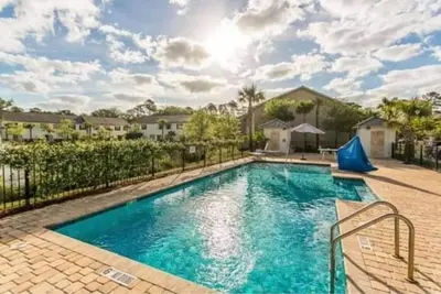Image de \"Coastal Charm: 3br Townhome, Pool, Near St. Simons Attractions! \"
