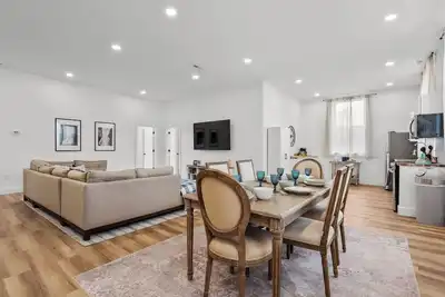 Image de The Sanctuary - 3br/2ba Converted Church near Osu