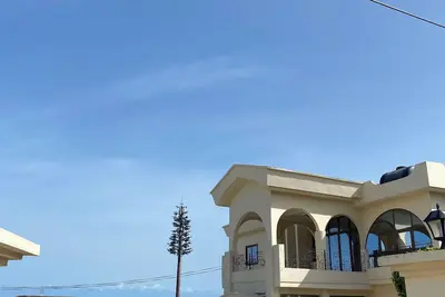 Image de Hilltop Grandeur: 8-Bedroom With Stunning Views of Accra and Pambros Waters