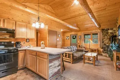 Image de Relaxin Cabins 2br, 1ba #1
