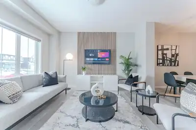 Image de Family Getaway Home - 2 Private Suites | Sleeps 10 | Excellent for groups