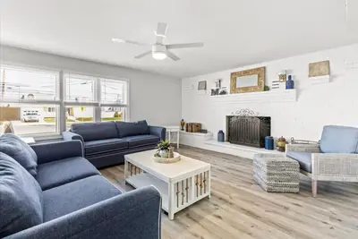 Image de Cape Cod Castle! 5br/5ba + Pool