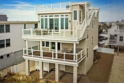 Image de Beautiful Beachfront Home