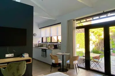 Image de Studio cocooning près de Lille avec jardin, parking sécurisé et accès facile aux transports.