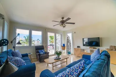 Image de Playa Turquesa M302 Lo, 300 Mbps, Private Beach Access, Bbq, Pools