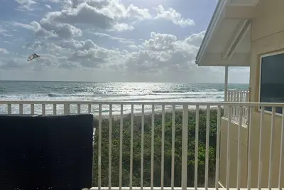Image de This is Paradise! Oceanfront Townhouse with amazing views steps from the Beach