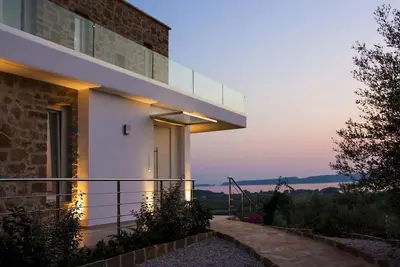 Image de Traumvilla mit Blick auf die Bucht von Navarino - 5 min zum Strand und Golfplatz