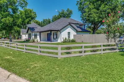 Image de Modern retreat in Crestwood