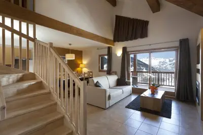 Image de Centre station, remise en forme, piscine, terrasse, balcon, télévision, casier à ski, 155m²