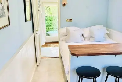 Image de Remote hut set in the beautiful Kent Downs