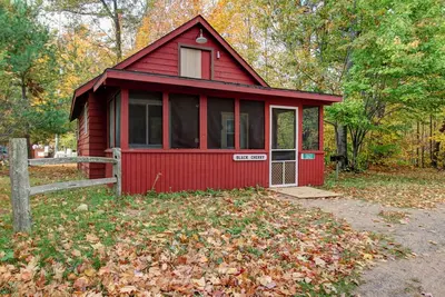 Image de Cozy 4 person, Wisconsin Northwoods Cabin w/access to 2 lakes! Pet Friendly!