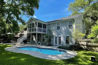 Image de Poolside Paradise Getaway | North Charleston Gem
