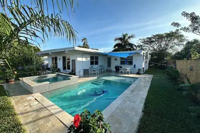 Image de July/Aug 2025 Still Available! ! ! 3 Br Canal Home in Big Pine - Private Pool/Spa!