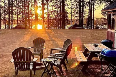 Image de Peaceful Waters Cabin Sleeps 4