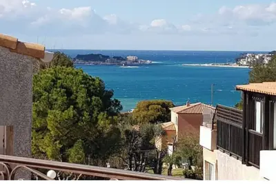 Image de Villa club de 48 m2, 2 chambres, wifi, clim, vue mer, 10 mn Ă pieds de la plage.