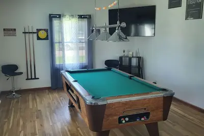 Image de Kadia’s Place-The One With The Pool Table & TVs