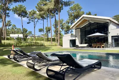 Villa tranquille avec une vue magnifique sur les terrains de golf!