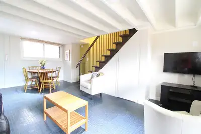Image de A pleasant space in a pleasant neighborhood in a beautiful part of the country! \n
