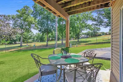 Image de Golf Course View - 1bd Condo with King bed Close to all!