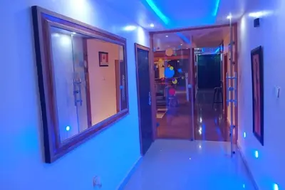 Image de An Entire Stylish 5-Bedroom Bungalow. A Rare Gem!