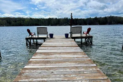 Image de Lake❤️Love\nLakeside retreat. Clean, fully stocked kitchen, 2 kayaks, sleeps 4.