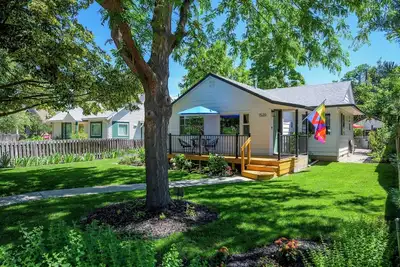 Image de The Love Shack! Great Location-Close to Bsu & Downtown, 9 mins to the Airport!