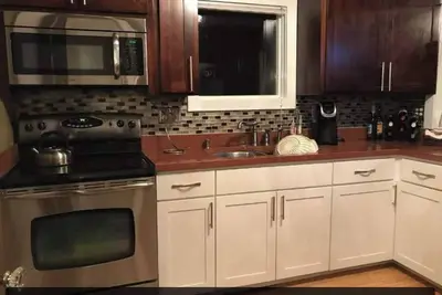 Image de 2 miles from Lambeau - great indoor and outdoor entertainment - Sleeps 8!