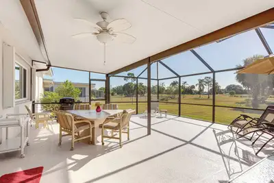 Image de Sunny Port St Lucie Home: Lanai & Golf Course View