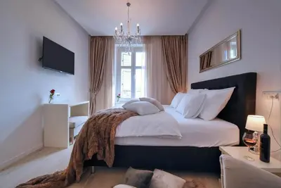 Image de Via Porto Rooms - Deluxe Room with King Bed