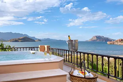 Image de 3 Bedroom Oceanfront Suite with Resort Amenities in Loreto