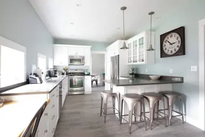 Image de Luxury near Goose Rocks Beach. Custom-built home to enjoy full amenities & beach