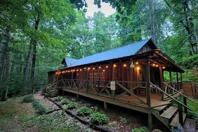 Image de Cabin with hot tub, fire pit, & other great amenities near Blue Ridge & Elijay