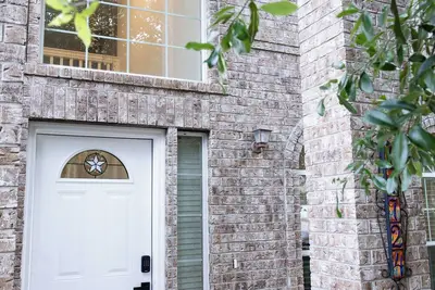 Image de 5br Spacious Modern Luxury Home + Garage