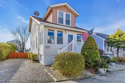 Image de 2 Block 2 Beach/Bay views/2 car drive+Street parking/Bbq/Big yard/Outdoor shower