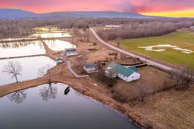 Image de 4 Fish Ponds - 17 Acres - Boat