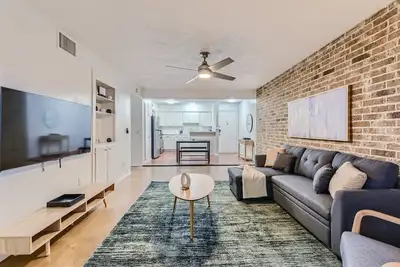 Image de Sleeps 6 | 2b Getaway | Walk Dtwn | Pool, Pkg