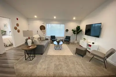 Image de Classy, Cozy Condo, Ideal 4 Long Stays!
