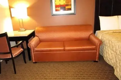 Image de Enjoy Free Breakfast at Red Carpet Inn and Suites Monmouth | 2 Units