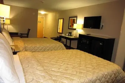 Image de Enjoy Continental Breakfast at the Red Carpet Inn and Suites Monmouth | 4 Units