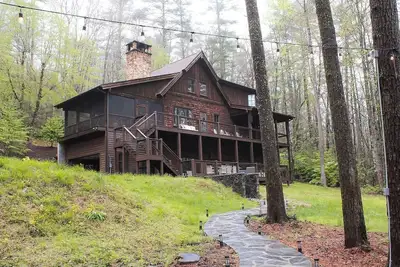 Image de Spacious mountain home with game room & fire pit in Burlingame Community