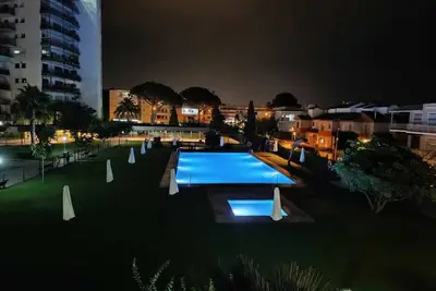 Image de Appartement rénové proche plage et centre ville piscine terrasse vue mer