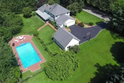 Image de Long Island Estate with Heated Pool 1 Hr from Manhattan