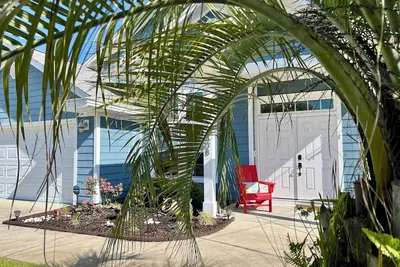 Image de Short walk to Beach - Family & Pup-friendly - Spacious Home!
