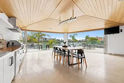 Image de The Beach House: Waterfront with Boat Mooring