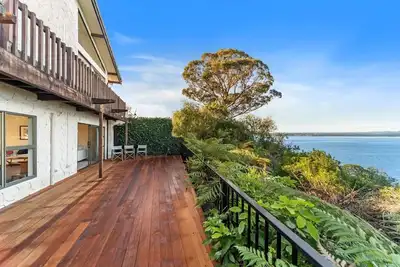 Image de Base: 12 Extra: $30<br>817 Acacia Bay Road