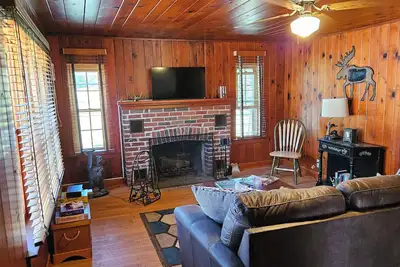 Image de Charming Cabin with screened in porch