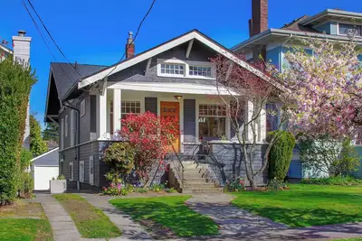 Image de Perch - Explore the heart of Queen Anne! A serene home just a short stroll from a lively district!