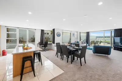 Image de Base: 2 Extra: $30<br>2 Lowell Place