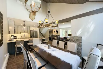 Image de Attitash Heights | Ski in/out Getaway with Pool